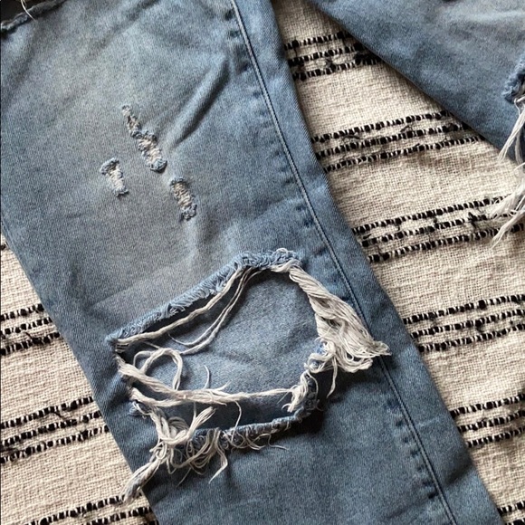 Distressed denim - Picture 2 of 5